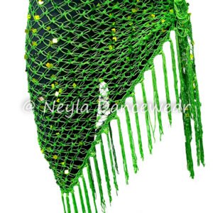Pañuelo de red para danza del vientre en color verde con flecos largos y lentejuelas brillantes. Diseño asimétrico anudado a la cadera para resaltar el movimiento en cada baile.