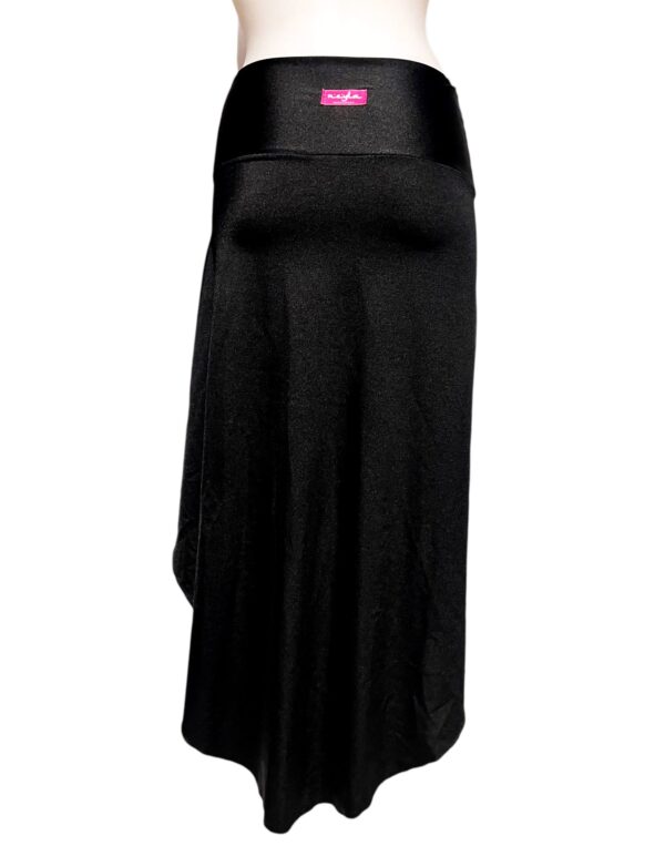 Falda de ensayo para danza del vientre negra, diseño elegante y fluido.