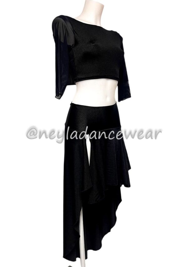 Top corto Batula de lycra negra con mangas de tul 3/4, diseño elegante y cómodo para danza del vientre