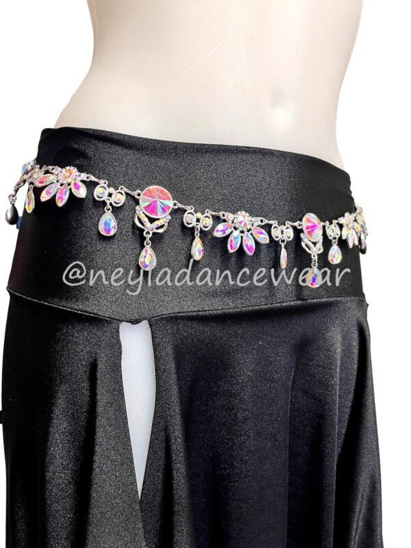 Ceinture de danse du ventre ornée de strass avec cristaux en forme de fleur et de goutte.