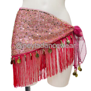 Foulard de hanches Aaliyah fuchsia avec franges dorées et pièces pour danse orientale par Neyla Dancewear.